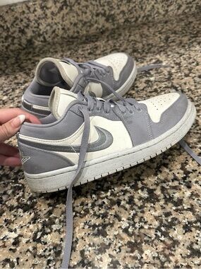 Nike Low-Top Sneakers in Grey